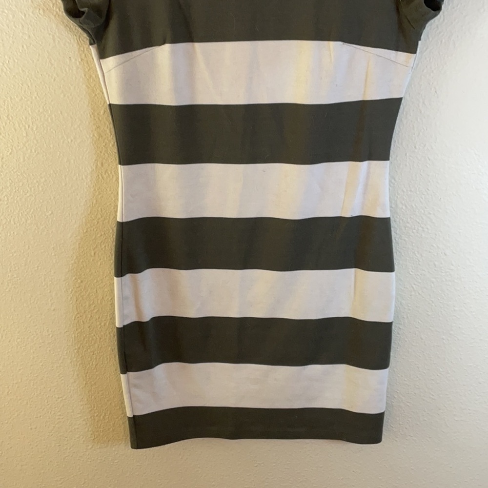 Green and white striped bodycon dress - Picture 3 of 4